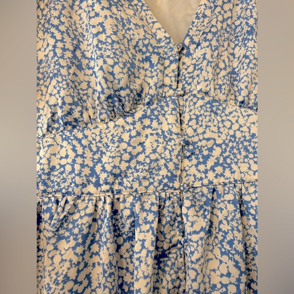 SOLD. Beautiful Light Blue with white flowers dress. Puffed sleeves. - Picture 5 of 7